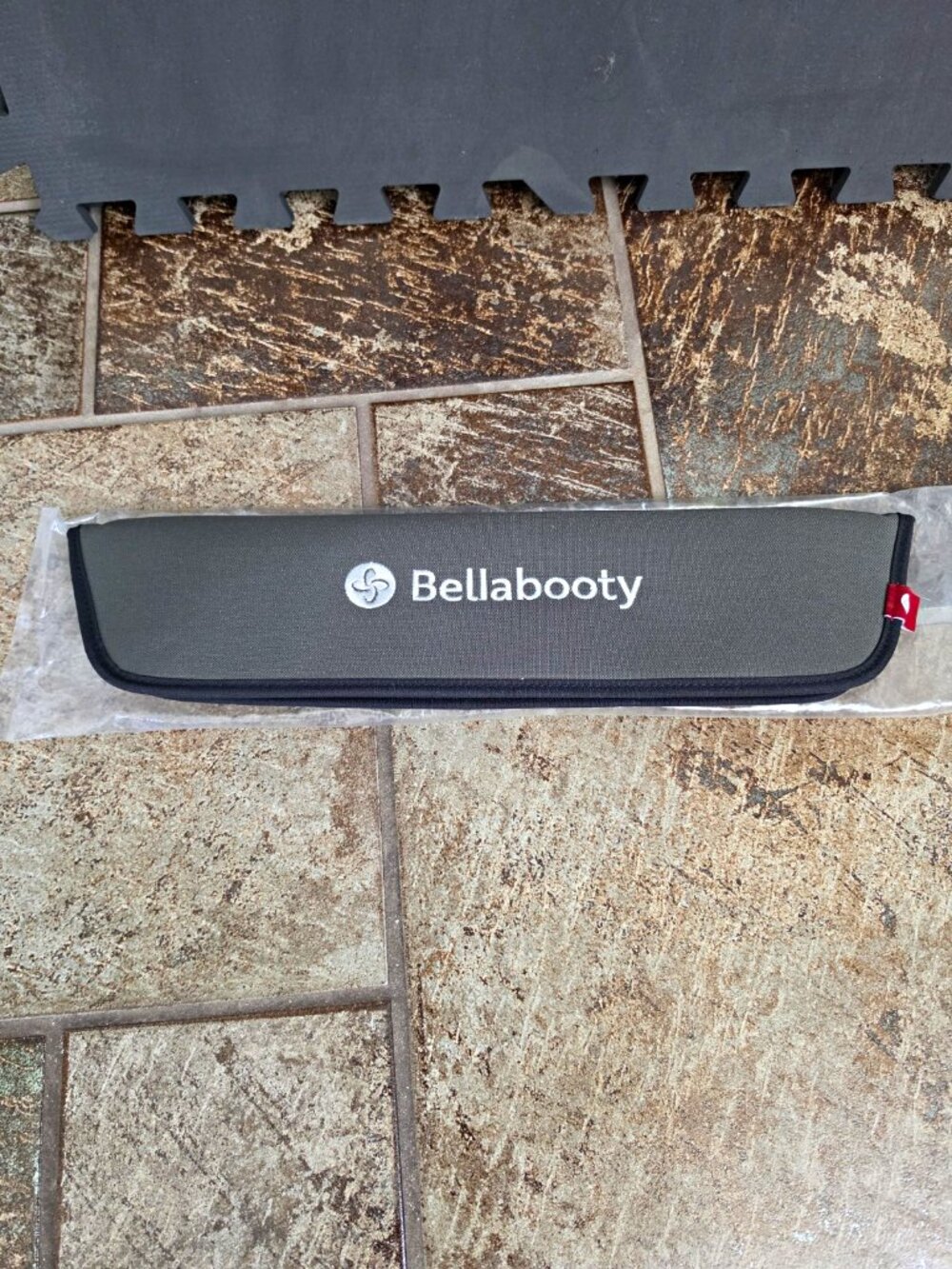 Bellabooty Hip Thrust Belt, adjustable belt to securely hold dumbells
